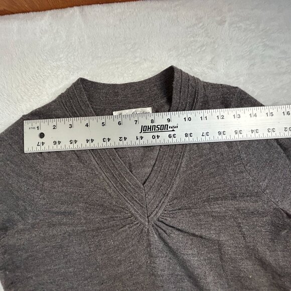 Marisa Christina Womens Gray Italian Merino Wool V-Neck Sweater Size 8 Pullover - Picture 5 of 7